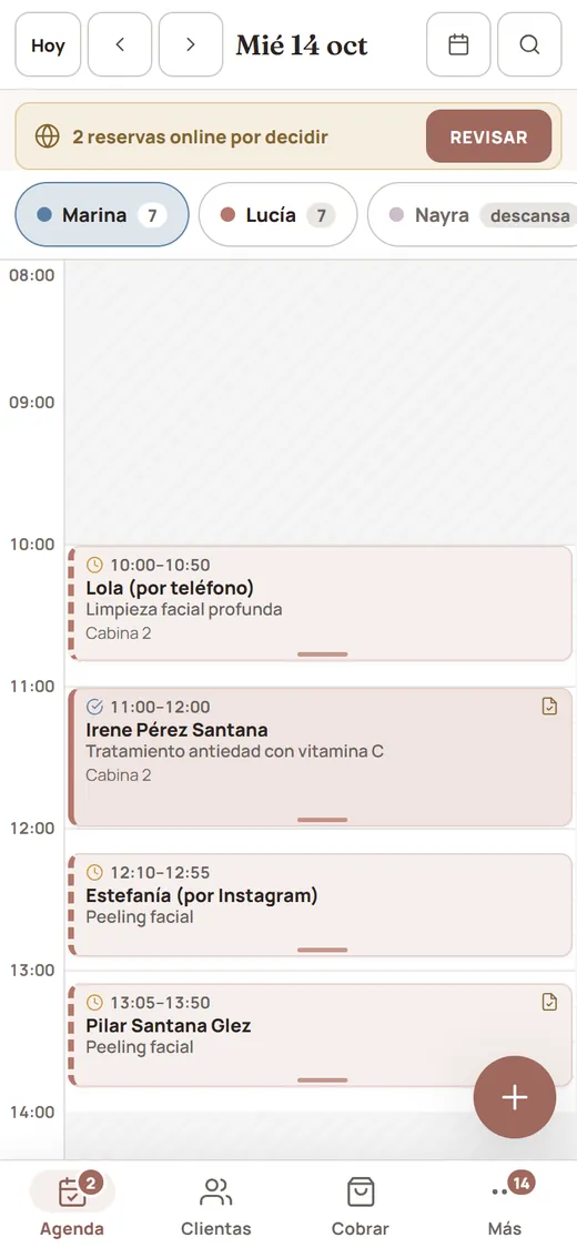 Agenda en el móvil con la barra inferior de la aplicación