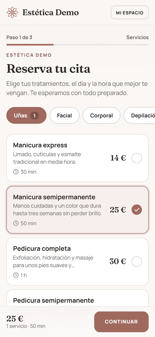 Reserva online en el móvil con los servicios y el resumen de la cita