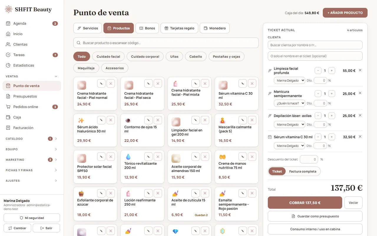 Punto de venta con un ticket de servicios y producto, y botón para cobrar